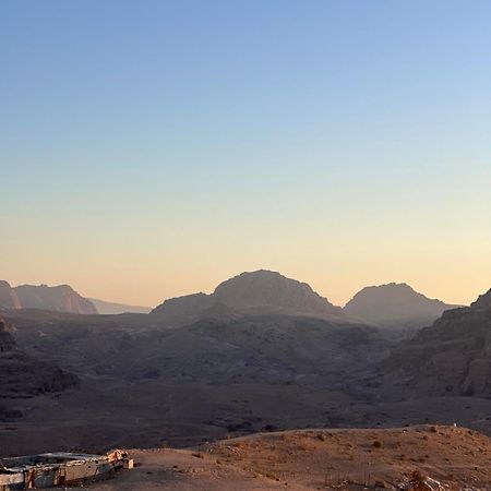 Indiana Jones Home Stay Petra Bagian luar foto