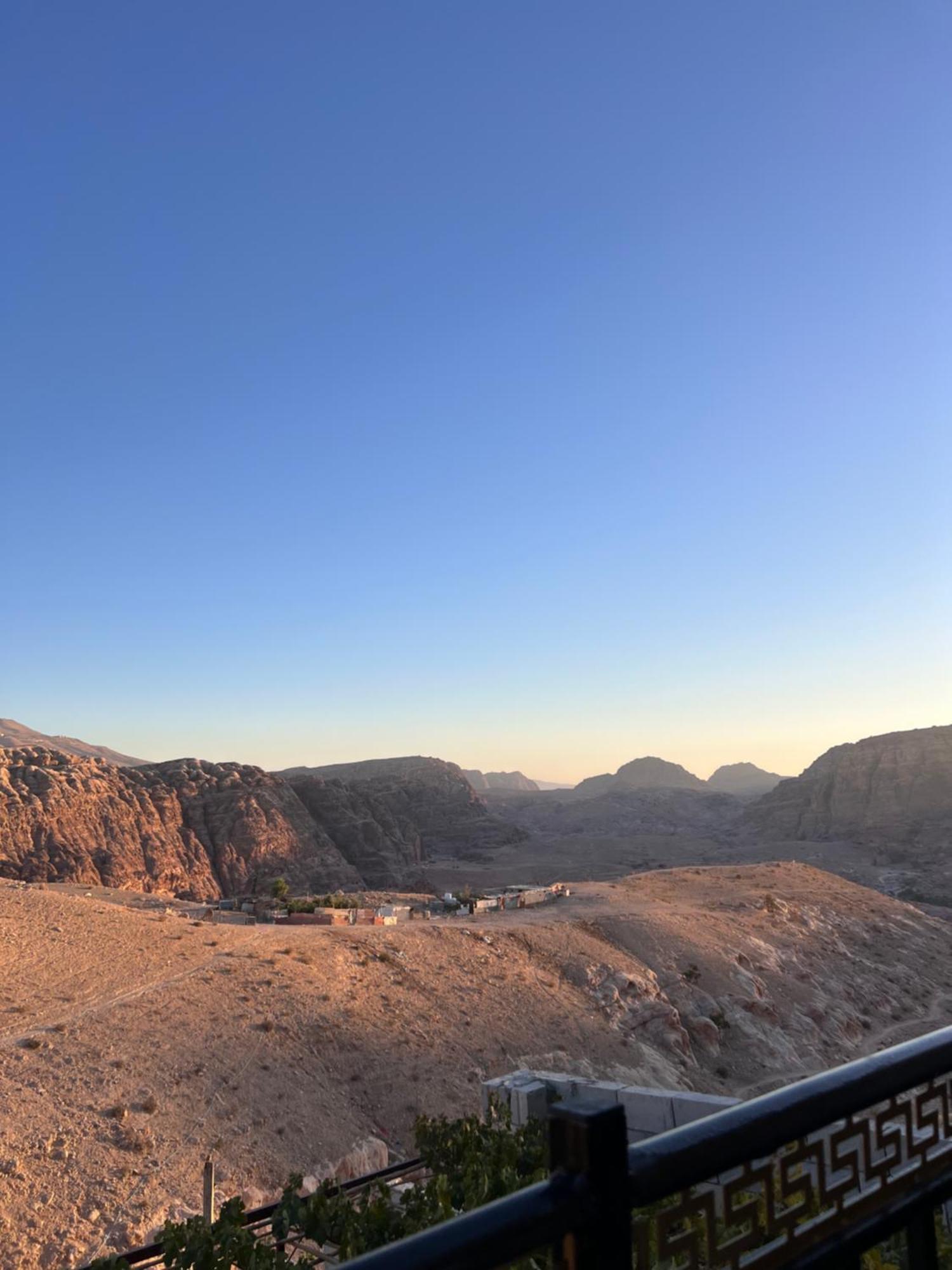 Indiana Jones Home Stay Petra Bagian luar foto
